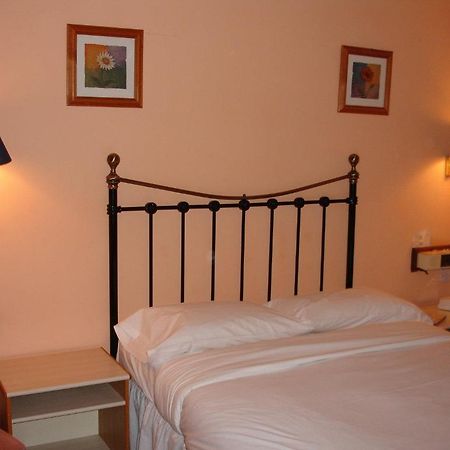 The Four Alls Inn Market Drayton Szoba fotó